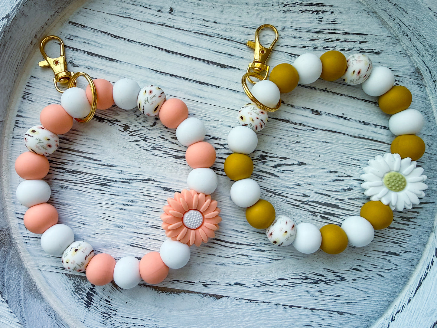 Daisy Daydream Wristlet (Silicone Beaded Keychain Bracelet)