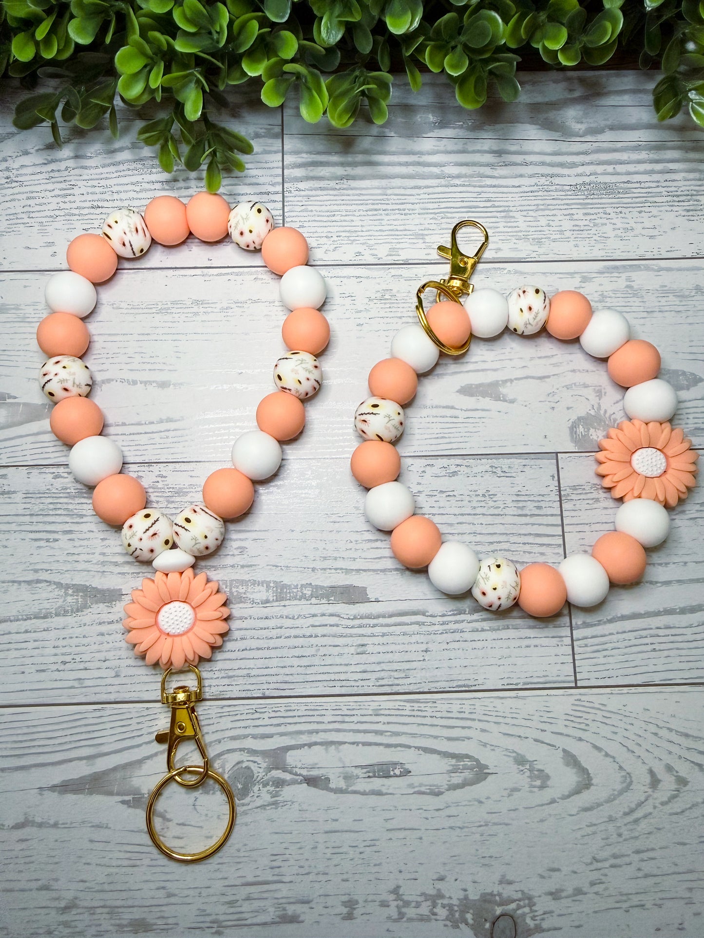 Daisy Daydream Wristlet (Silicone Beaded Keychain Bracelet)