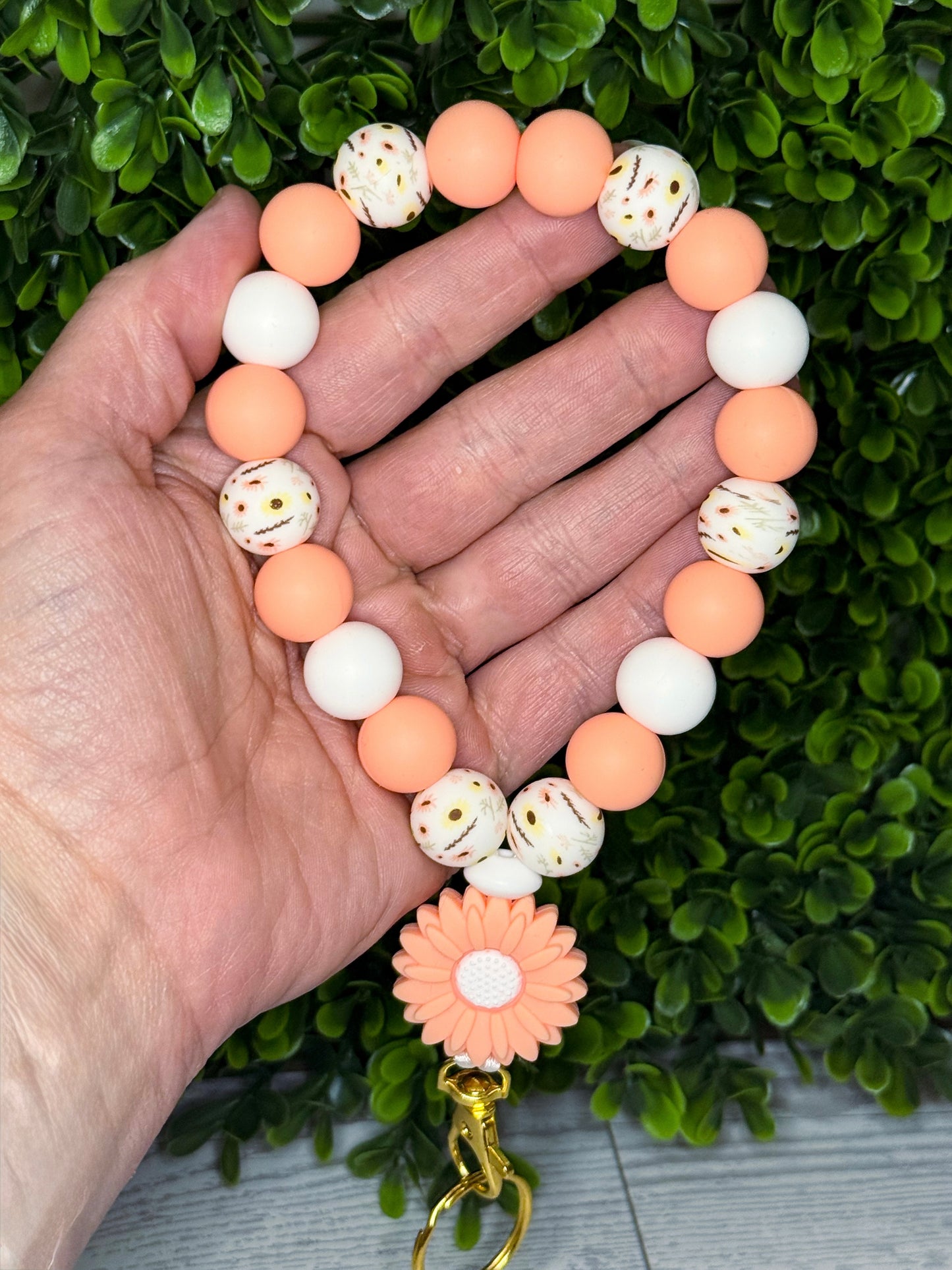 Daisy Daydream Wristlet (Silicone Beaded Keychain Bracelet)