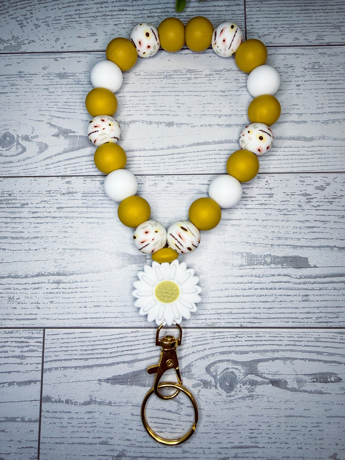 Daisy Daydream Wristlet (Silicone Beaded Keychain Bracelet)